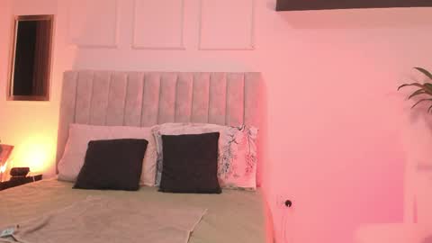 ruby_your_milf online show from May 8, 7:08 pm