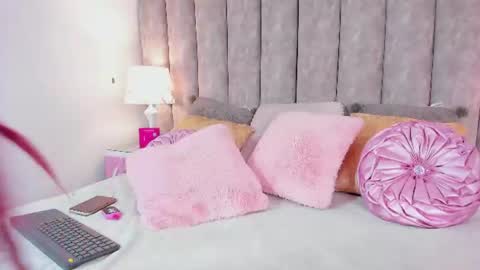 rubycrox online show from August 6, 10:30 pm
