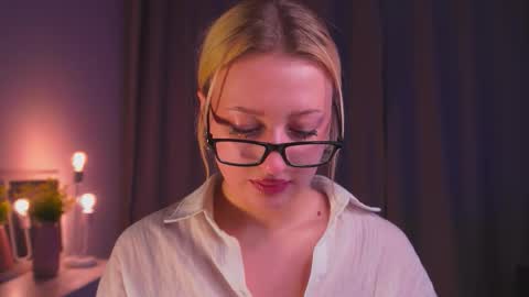 Mila online show from September 18, 3:05 pm