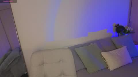 Lorenn online show from April 29, 7:29 pm