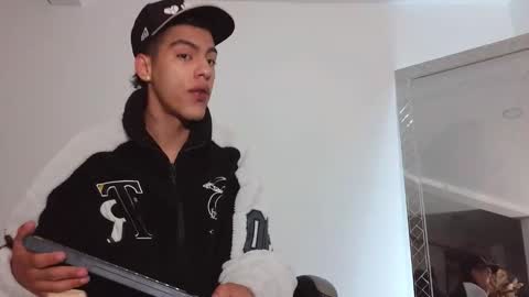  R U S S E L L  online show from January 13, 10:56 am