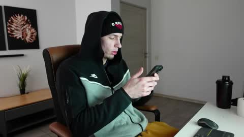 RYAN DOZER online show from March 21, 7:25 am