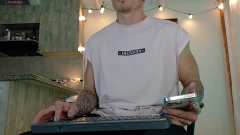 Ryan Blue ig ryannblue online show from November 19, 10:41 pm