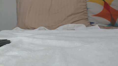 saaramiller     online show from January 7, 5:01 am