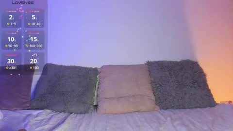 SARA WILSON online show from December 27, 12:01 pm