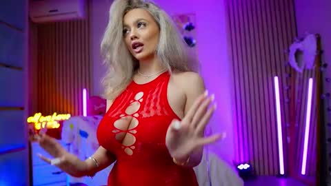 SabrinaJade online show from February 3, 6:16 am