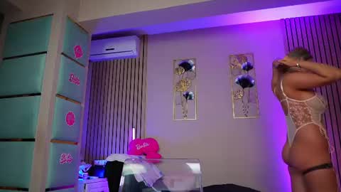 SabrinaJade online show from July 27, 7:17 am