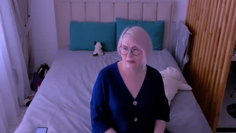 Sabrina MacMarren online show from March 10, 9:57 am