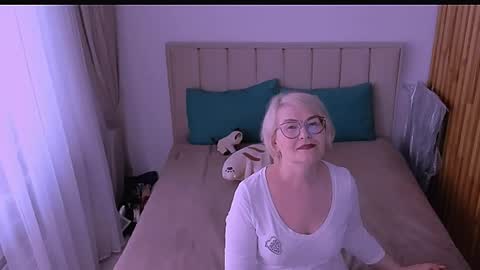 Sabrina MacMarren online show from April 28, 1:04 pm