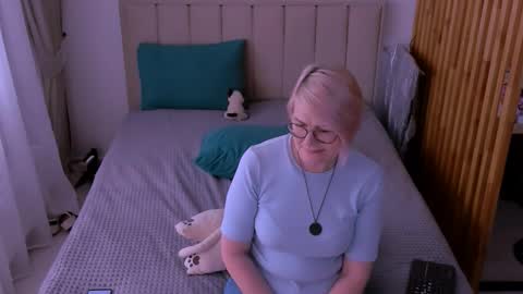 Sabrina MacMarren online show from March 3, 9:49 am