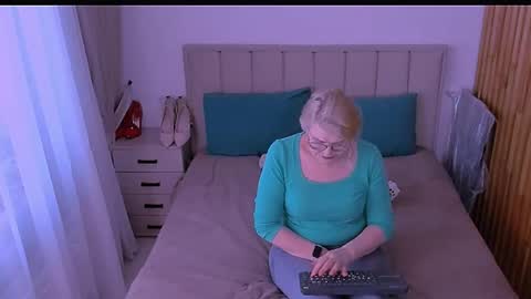 Sabrina MacMarren online show from May 2, 5:08 pm