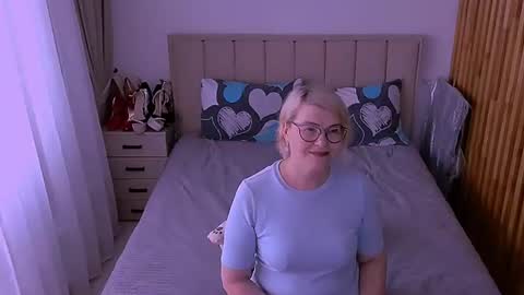 Sabrina MacMarren online show from June 15, 1:36 pm