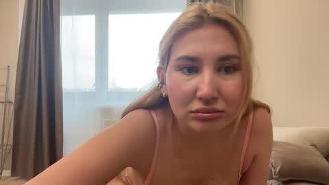 sacreed_lovee online show from May 8, 10:43 am