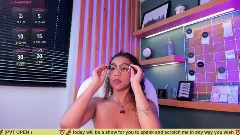 Sophie online show from March 4, 1:28 pm