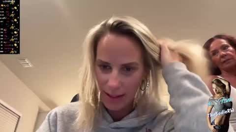 Snapshot of sadierw chatting on December 3, 2:09 am SadieRW online show from December 3, 2:09 am