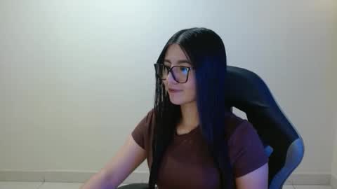 Sahaliefox  online show from May 3, 2:12 pm