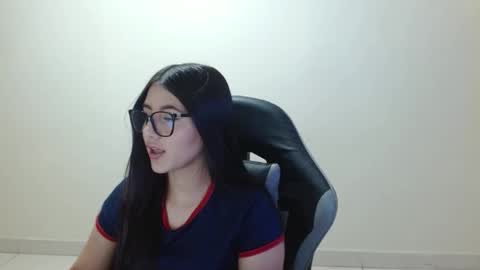 Sahaliefox  online show from April 24, 6:32 pm