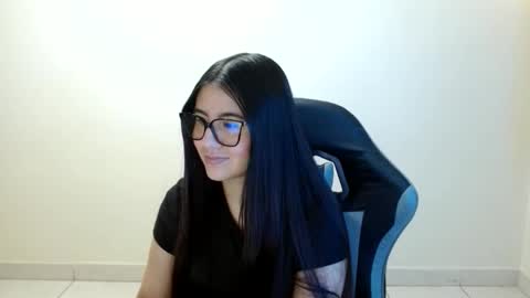 Sahaliefox  online show from June 8, 1:01 pm