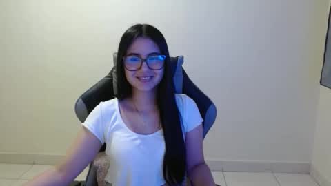 Sahaliefox  online show from December 5, 10:29 pm