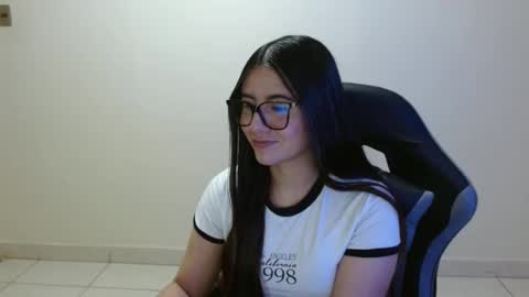 Sahaliefox  online show from June 22, 9:11 pm