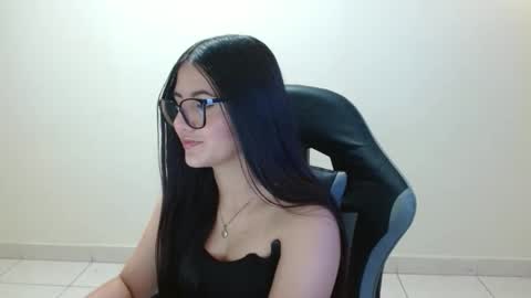 Sahaliefox  online show from April 25, 1:52 pm