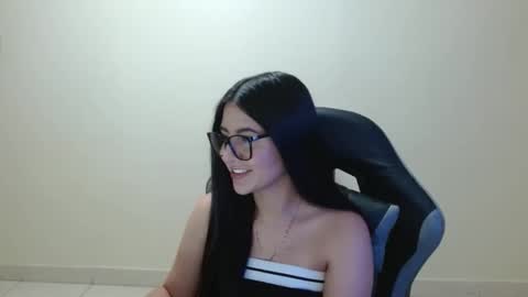 Sahaliefox  online show from April 27, 9:45 pm