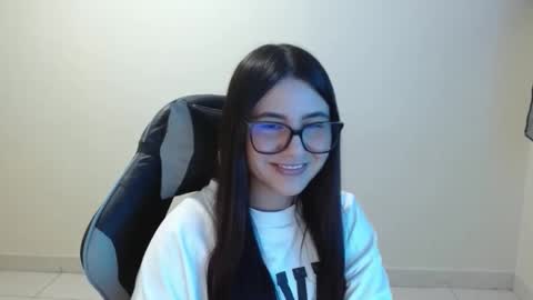 Sahaliefox  online show from November 17, 8:55 pm