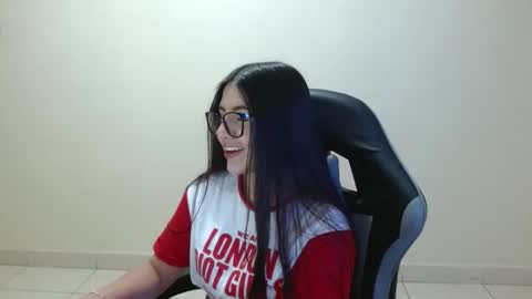 Sahaliefox  online show from April 29, 10:03 pm