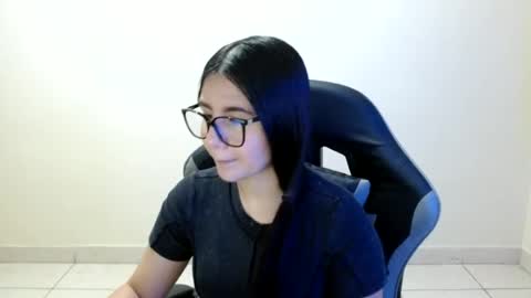 Sahaliefox  online show from June 16, 6:01 pm
