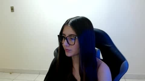 Sahaliefox  online show from June 25, 9:31 pm