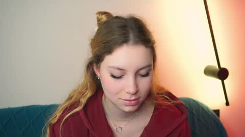 Ariel online show from May 26, 11:00 pm