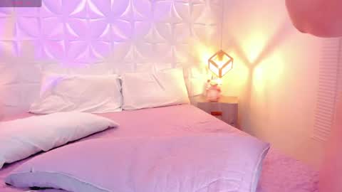 salem_rose01 online show from June 20, 4:29 am