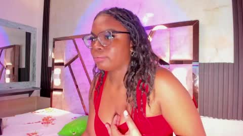 salem_rosee online show from April 24, 1:40 am