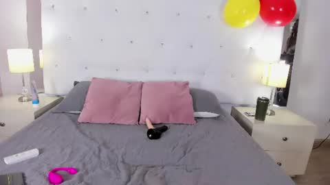 salem_smith_ online show from July 14, 11:37 am