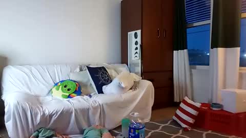 salis1981 online show from February 5, 1:37 am