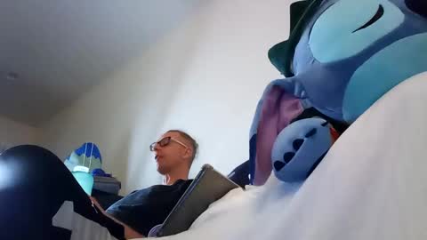 salis1981 online show from February 4, 1:23 am