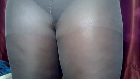 sally_bee1 online show from June 15, 5:21 am
