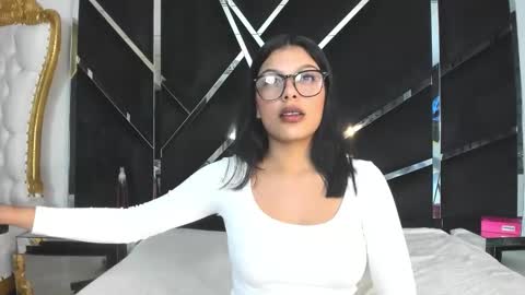 salmaportman_ online show from March 18, 6:58 pm