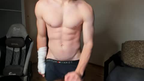 Snapshot of sam_huston18 chatting on October 11, 9:40 pm BACK IN 2 WEEKS online show from October 11, 9:40 pm