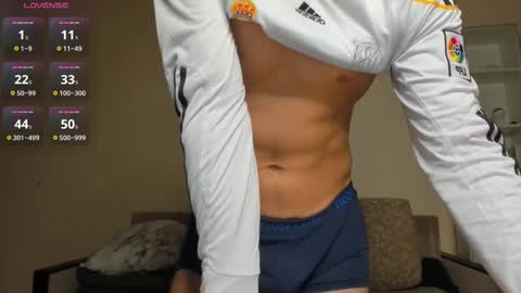 Snapshot of sam_huston18 chatting on February 19, 11:25 pm BACK IN 2 WEEKS online show from February 19, 11:25 pm