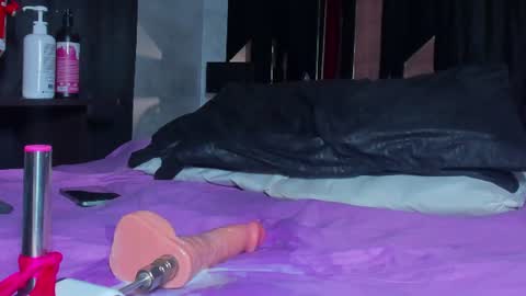 sam_naughty18 online show from July 7, 7:23 am