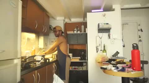 SAMUEL THOMPSON online show from May 24, 8:59 pm