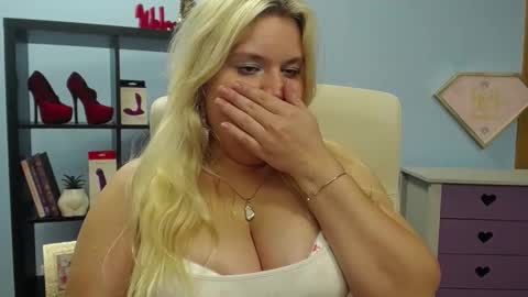 Snapshot of samanthax_pink chatting on October 15, 3:35 pm Samantha online show from October 15, 3:35 pm