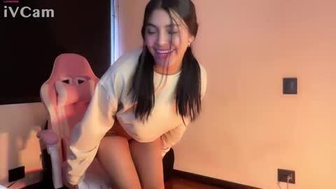 Snapshot of samara_lam chatting on February 1, 7:02 pm Sammy  online show from February 1, 7:02 pm