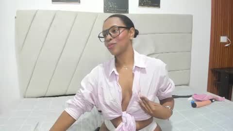samaraa_smith1 online show from July 23, 12:03 pm