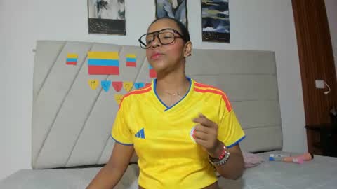 samaraa_smith1 online show from July 7, 12:20 pm