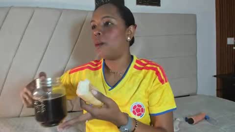 samaraa_smith1 online show from June 23, 12:33 pm