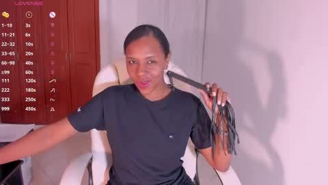 samaraa_smith1 online show from April 23, 12:24 pm