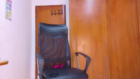 samirths_boy_ online show from July 3, 7:18 pm
