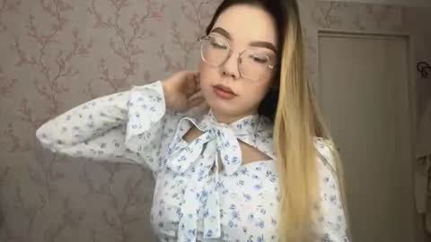 Elina online show from March 4, 9:06 am